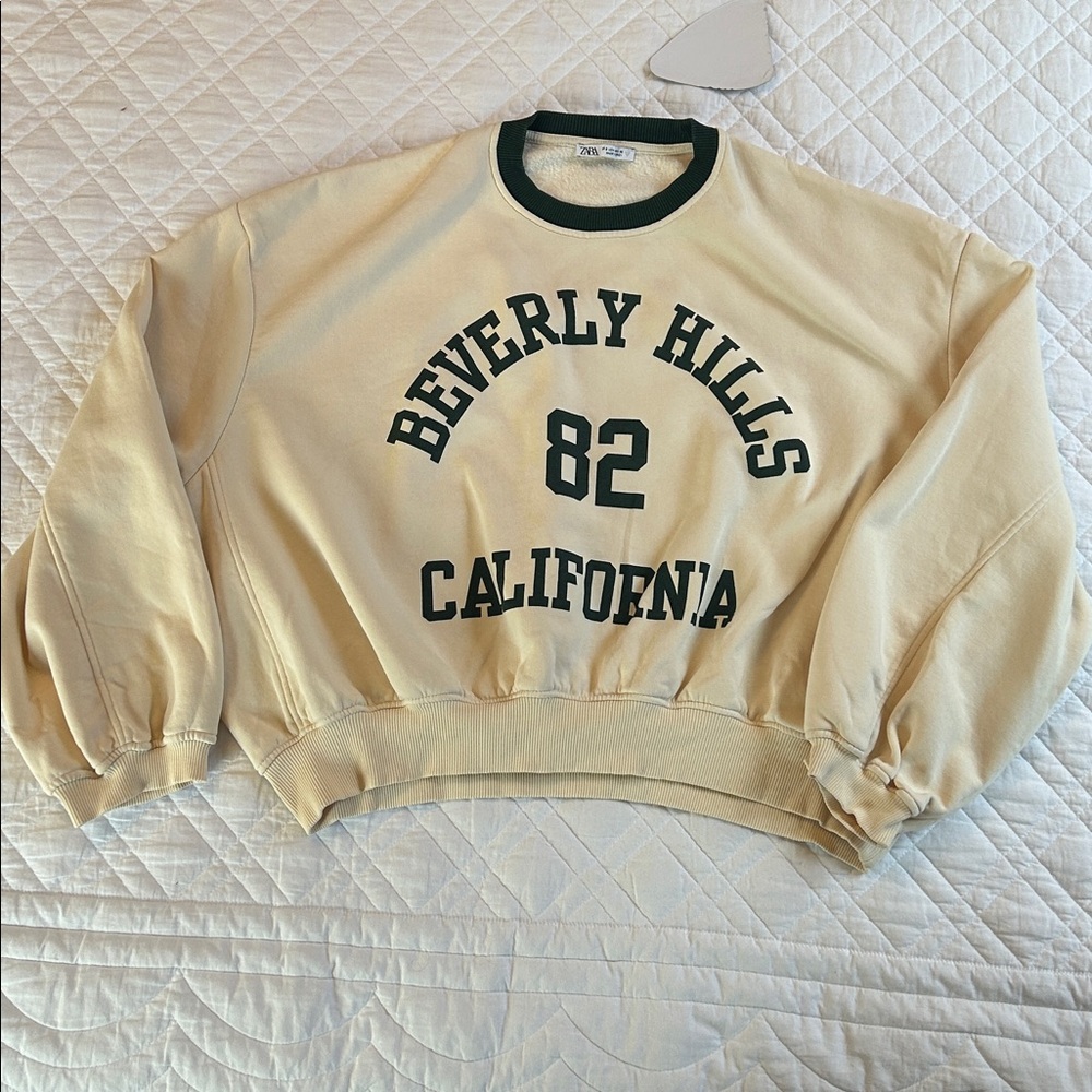 Zara Off-White with Dark Green Crew Neck Cropped Sweatshirt